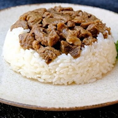 Pilav Üstü Kavurma+Ayran (80 gr. Et)